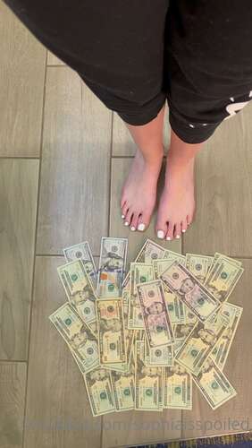 Sophiaisspoiled – 11 05 2022 2451749362 – New Clip Pov You Re Handing My Soles Cash And You Get So Nervous That You Lose Count 1920p - Cover