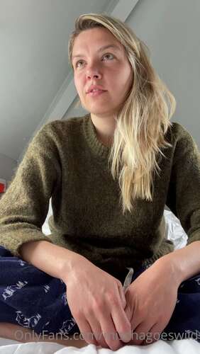 Mischagoeswild – 29 03 2022 2407832994 – A Book Talk About A Book I Just Finished That I Loved Some Plans Announced And Boob Jiggl 1920p - Cover