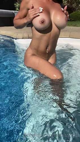 Misslexa – 21 06 2020 452783893 – Slo Motion Fully Naked Outside Part 2 I Hope The Neighbours Are Not Filmi 1920p - Cover