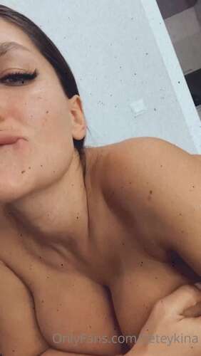 Seteykina – 02 12 2020 1374055485 – How Is Your Mood Now 1920p - Cover