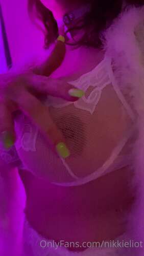 Nikkieliot – 12 03 2021 2052628599 – Who Wants To Attack Me In This Set 1920p - Cover