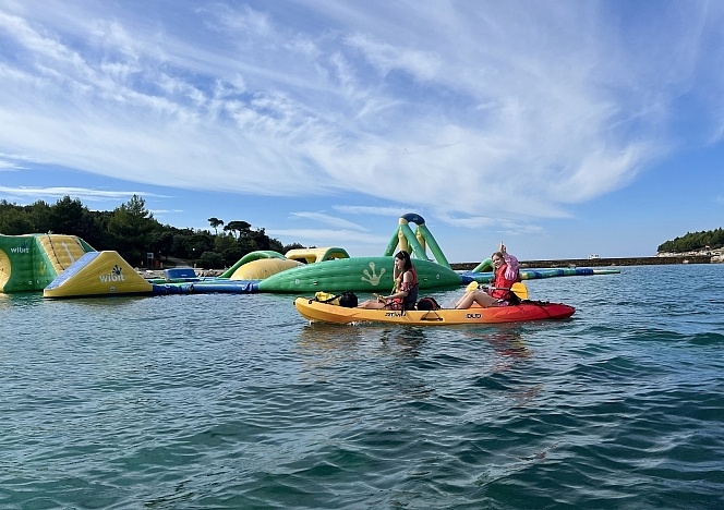 Nebraska Coeds - Kristina, Melonie & Rebeka Ruby [1080p]