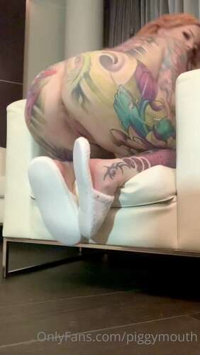 Piggymouth – 17 09 2020 913265142 – Hotel Slippers Be Rude Not To Play With Myself While I Wait For The Photographer 1920p - Cover