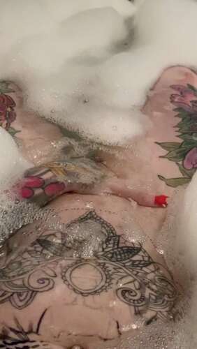 Piggymouth – 31 01 2020 138645405 – Playing With My Pussy Under The Water 1920p - Cover