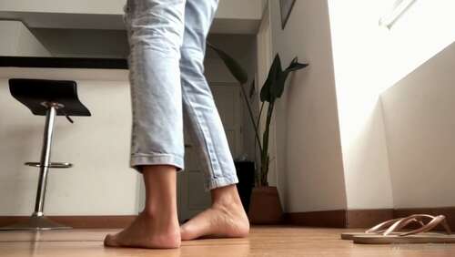 Princess Enola – 24 10 2020 1122685165 – Wait Get On Your Knees Before Watching This Clip A Good Boy Payed For This Gorgeous Pedi 720p - Cover