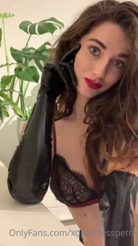 Xoprincesspetra – 07 02 2021 2022783090 – Valentine S Is Only One Week Away. I M Already In My Outfit So All I Need Is To Be Dro 1920p - Cover