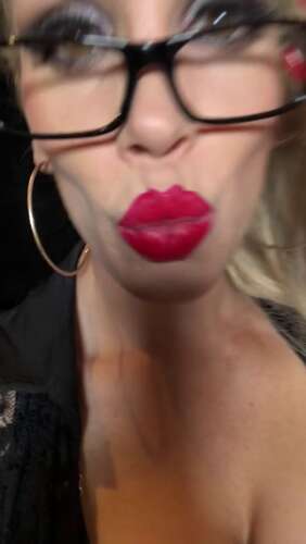 Rebeccamoreuk – 10 07 2018 11211335 – Have You Ever Seen This Before 1280p - Cover