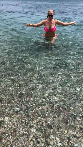 Rebeccamoreuk - 27 05 2018 9867653 - If You Liked The Photo Of Me In The Sea On Insta You Re Going To Love This Slo Mo Clip 1920p - Cover