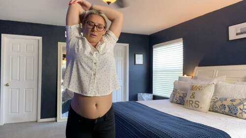LauranVickers – MILF Belly Button Tease 1080p - Cover