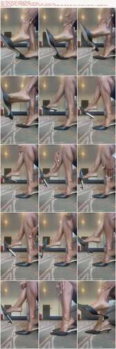 Your Highness Of Pfdc - Black Mules With A Kitten Heel 1080p - Preview