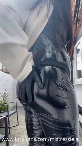 Mistress Leia - Outside In Pvc 1364p - Cover