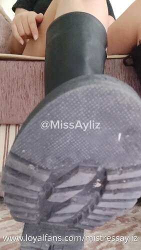 Mistress Ayliz - My Stinky Boots 1280p - Cover