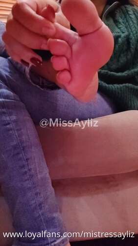 Mistress Ayliz - Feet Li̇cki̇ng 1280p - Cover