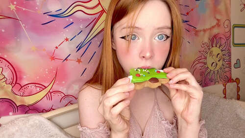 OlashPeachy – Eating gingerbread cookie 720p - Cover
