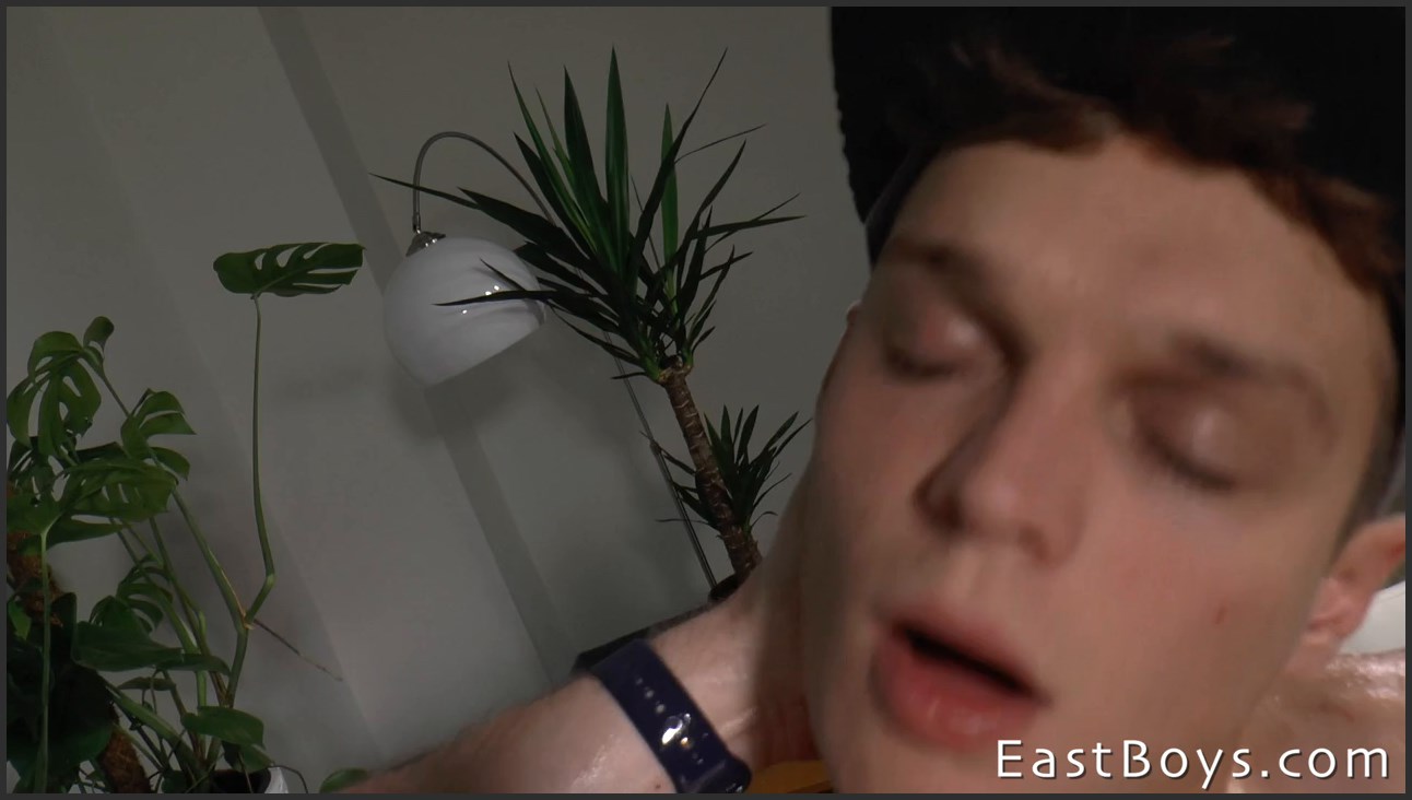 [Eastboys.com] Muscle Worship - Massage - Handjob - Petr Brada [720p]