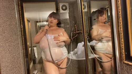 RoxanneMiller – Wet tank top and pee 1080p - Cover