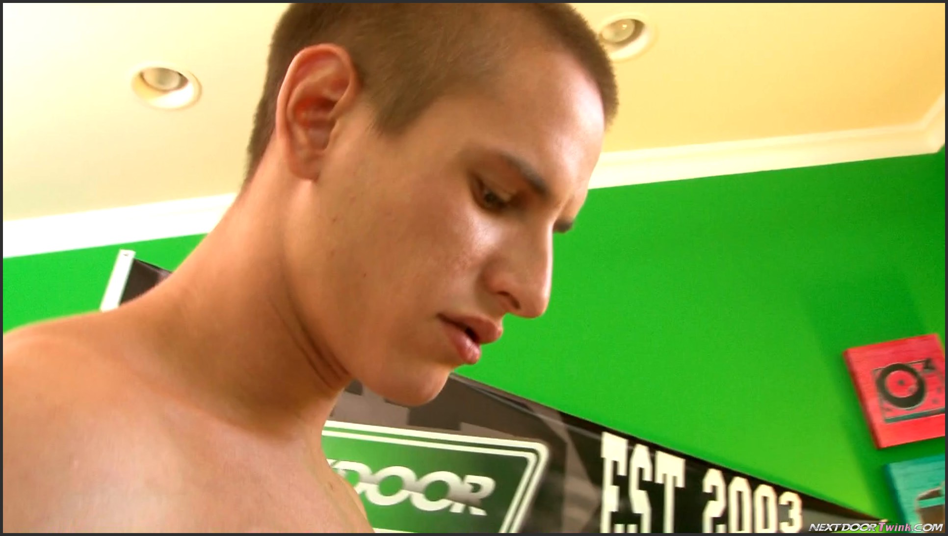 [NextDoorTwink.com] The Bookworms (Matthew Keading, Jacques Le Coque) [1080p]