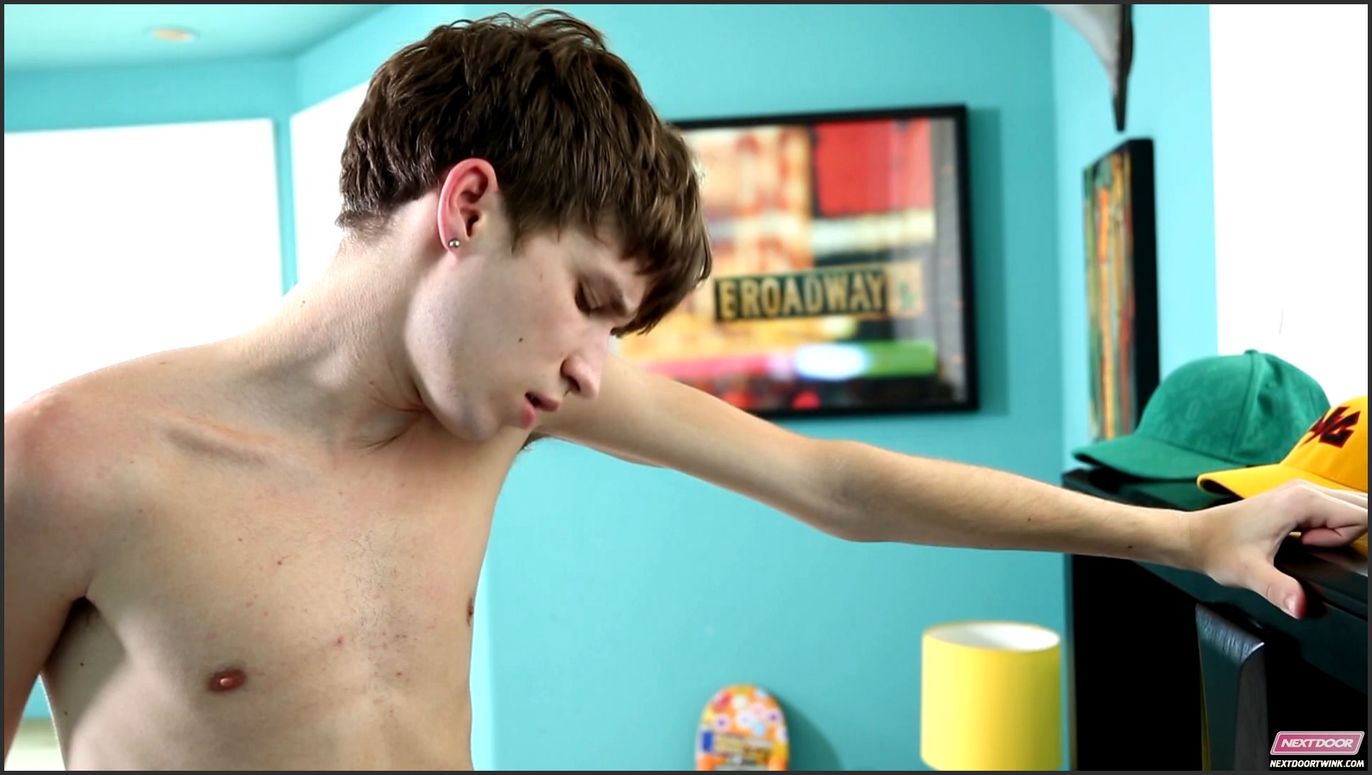 [NextDoorTwink.com] Bed Head (Brayden Michaels, Max McQueen) [1080p]