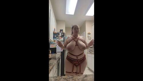 VioletWanderer – Service Sub Cleaning the Kitchen 1920p - Cover