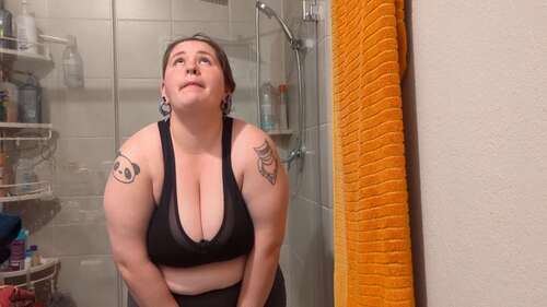 VioletWanderer – Pissing In Grey Leggings 1080p - Cover