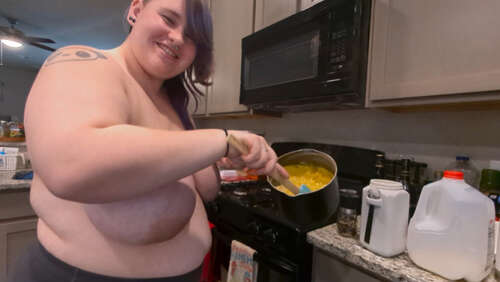 VioletWanderer – Topless Cooking 1080p - Cover