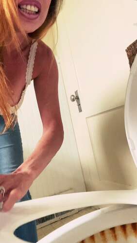 QueenMotherSoles – Lick My Toilet 1920p - Cover