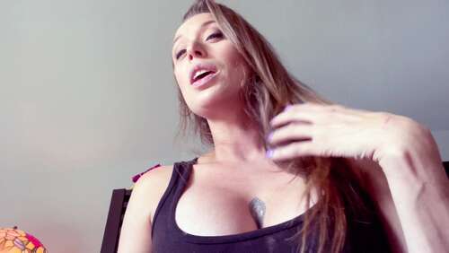 QueenMotherSoles – Giantess Q & A 1080p - Cover