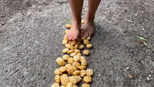 Wamgirlx – Foot Crushing Crisps 2160p - Cover