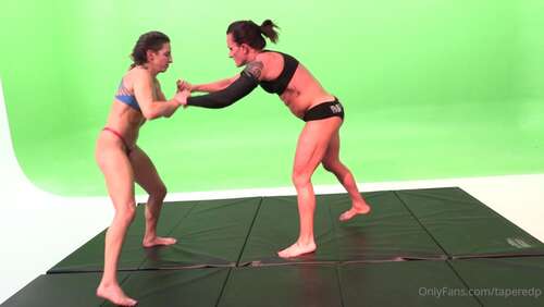 Tapered Physique – Taperedphysique Vs Lora Cross Fight! 1080p - Cover