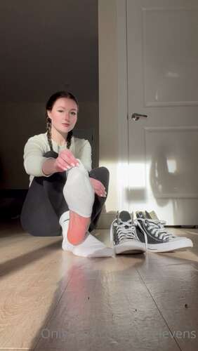 Becca Foxx – These Socks Poking Out From My Black Converse Are Kinda Hot As Fuck 1920p - Cover