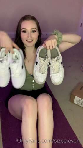 Becca Foxx – Unboxing My New Nikes And Falling In Love 1920p - Cover