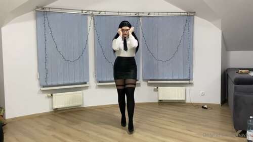 Kinky Navlia – Old Youtube Video #3 720p - Cover