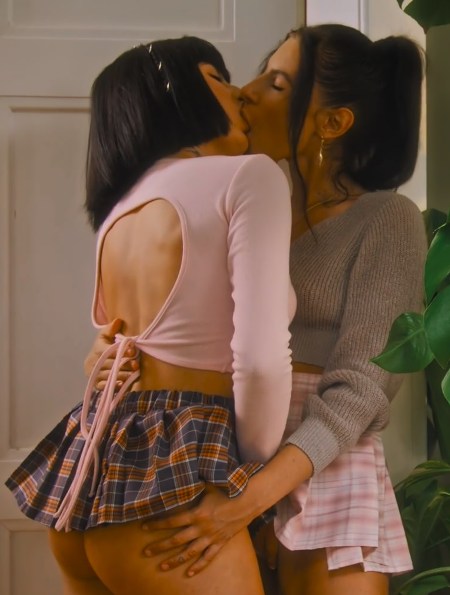 Lily Bella, Sarah Heizel - New Lovers FullHD 1080p