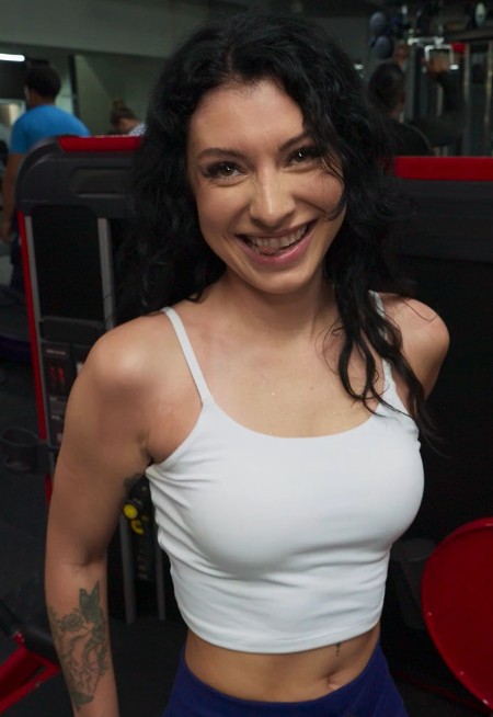 Raven Lane - Sneaky Gym Nookie FullHD 1080p/HD 720p