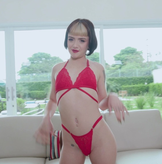 Candy Crush - Sexy Brazilian Candy Crush In A Balls Deep Intense Anal Scene With Midget Pistolinha FullHD 1080p/HD 720p