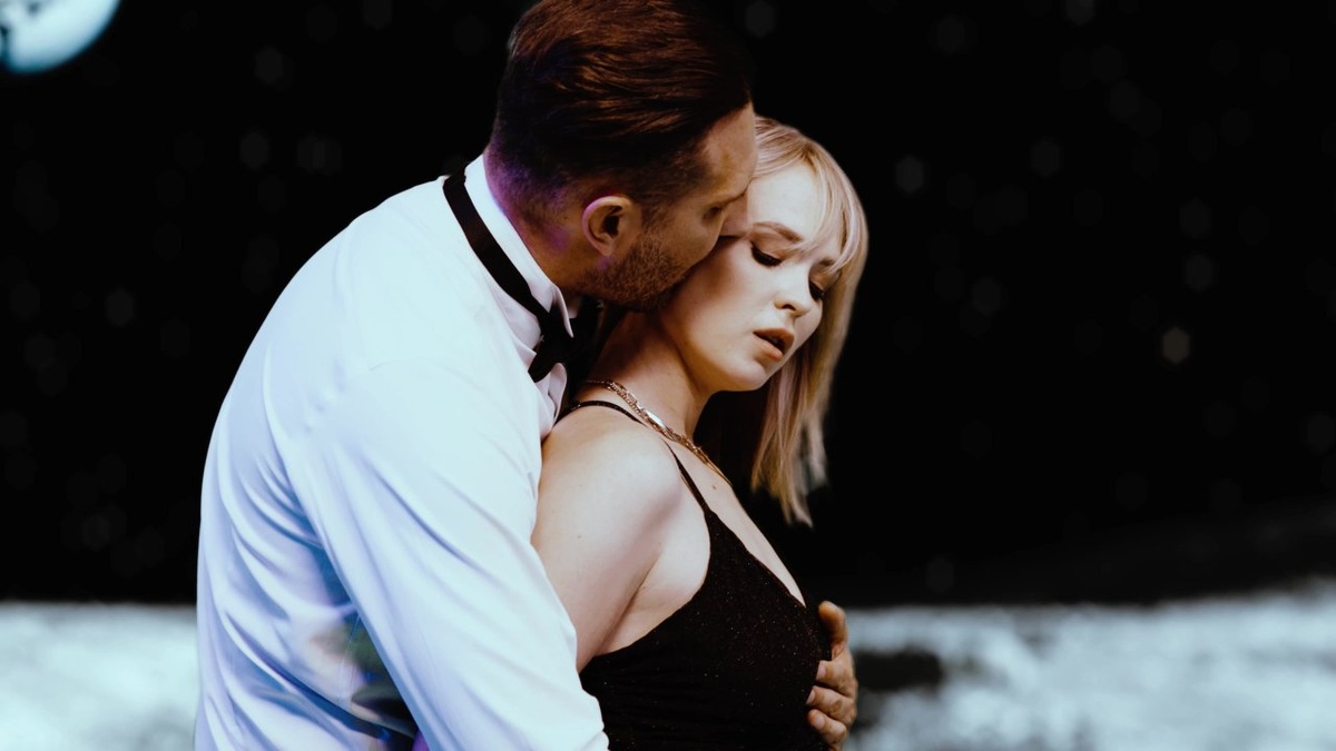 Elegant Angel - Lilly Bell [1080p]