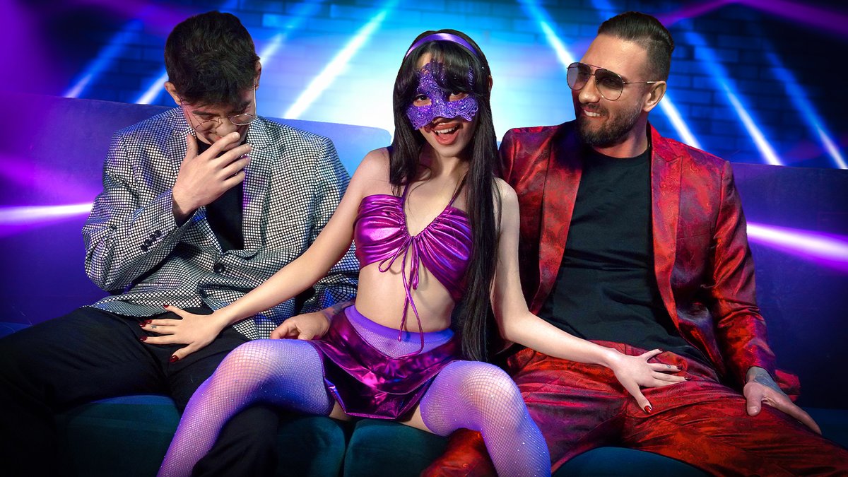 Family Strokes - Ronnie Violet [1080p/4K]