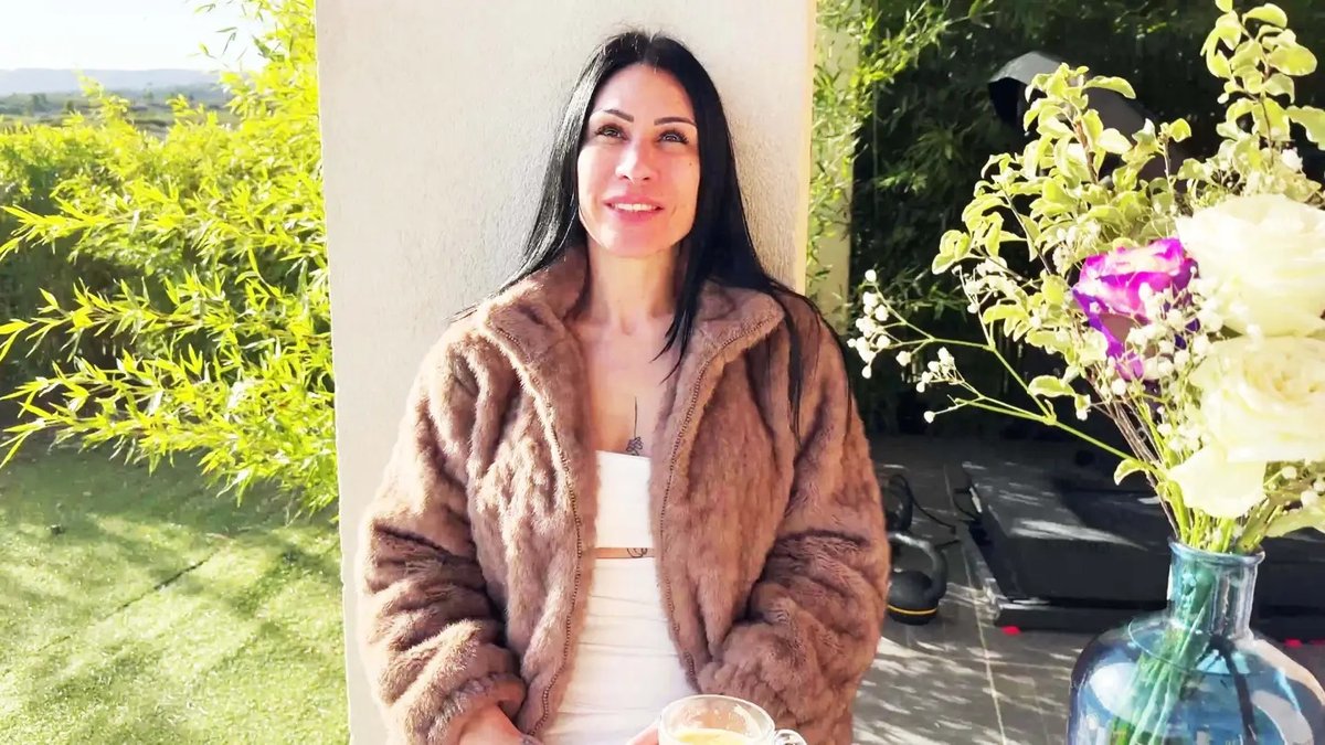 Jacquie Et Michel TV - Ludivine [1080p/4K]