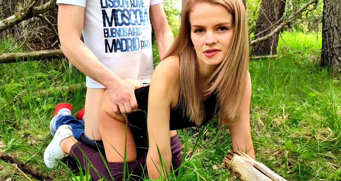 bAmateurs - Amateur Blonde Gets Fucked Against Tree [1080p]