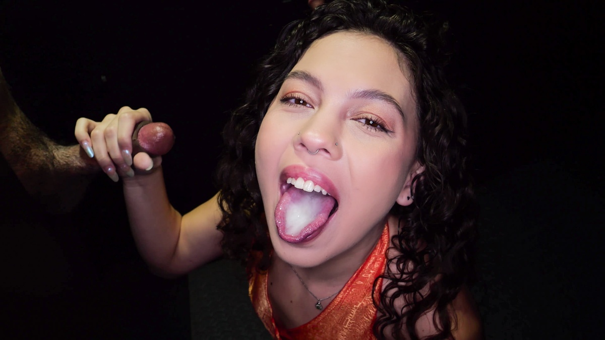 Glory Hole Secrets - Satine Summers [1080p]