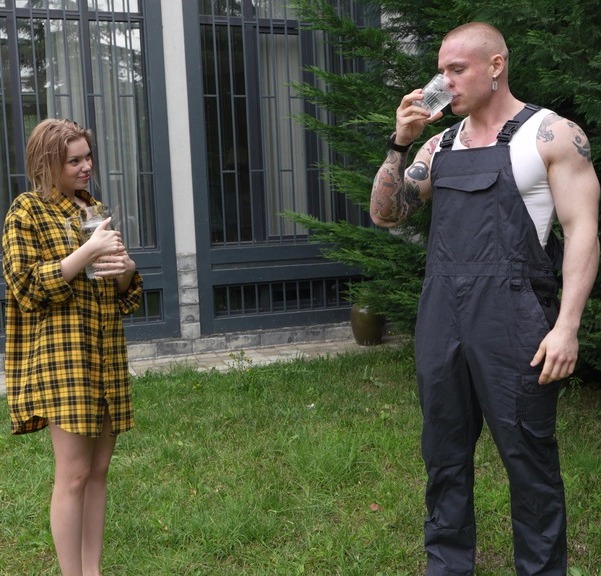 Ashby Winter - Horny Housewife Ashby Winter Seduced the Gardener Sam Garro – Wet T-Shirt Leads to Hot Sex FullHD 1080p/HD 720p