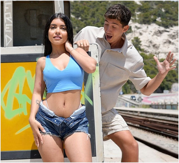Camila Henao - Buttplug, Anal and Two Cocks at the Train Station FullHD 1080p/HD 720p