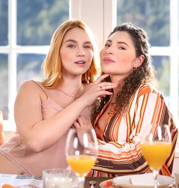 Helina Dream, Leya Desantis - Fannies Feast 4K 1632p