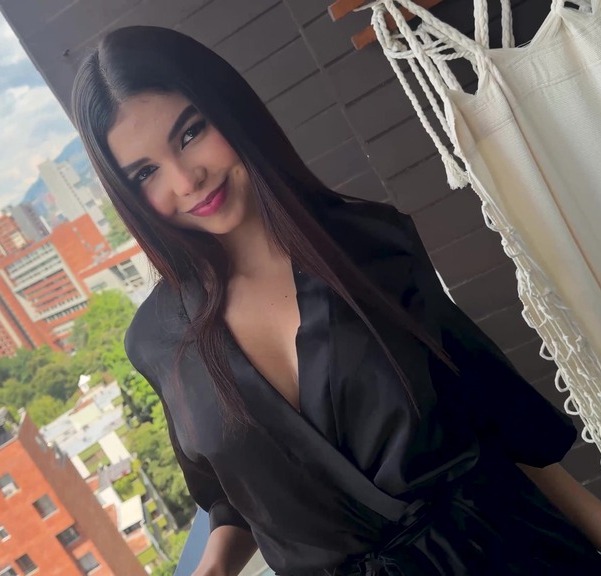 Manuela Vae - I found the perfect little Latina fuck doll FullHD 1080p/HD 720p